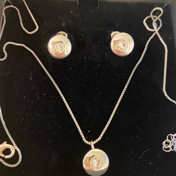 Nic & Syd Swarovski crystal earring pendant set - Picture 2 of 4